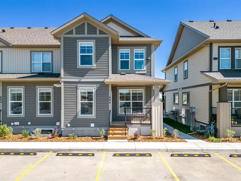 320 Heartland Cres