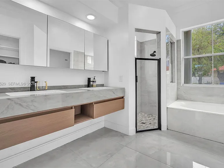 5374 SW 33rd Ave — Photo 10