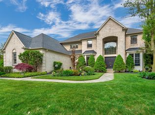 465 Torrington Dr W, Canton, MI