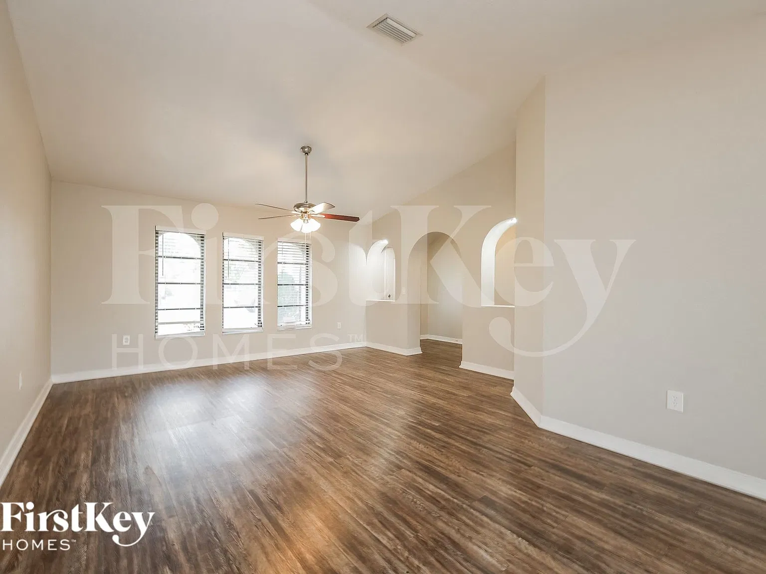 3 bed, 2.0 bath, 1812 sqft, $2,080 — Photo 4