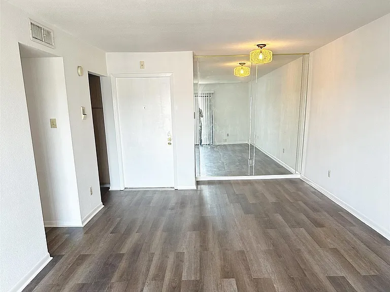 2824 S Bartell Dr #35 — Photo 2
