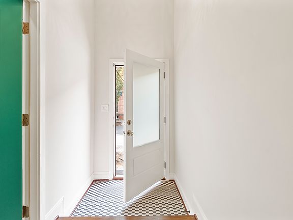 4th image of 320 E Lanvale St #1