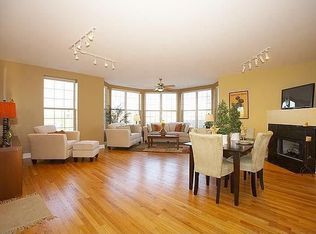 1801 W Addison St APT 3E, Chicago, IL 60613