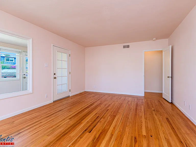 525 Laverne Ave — Photo 4