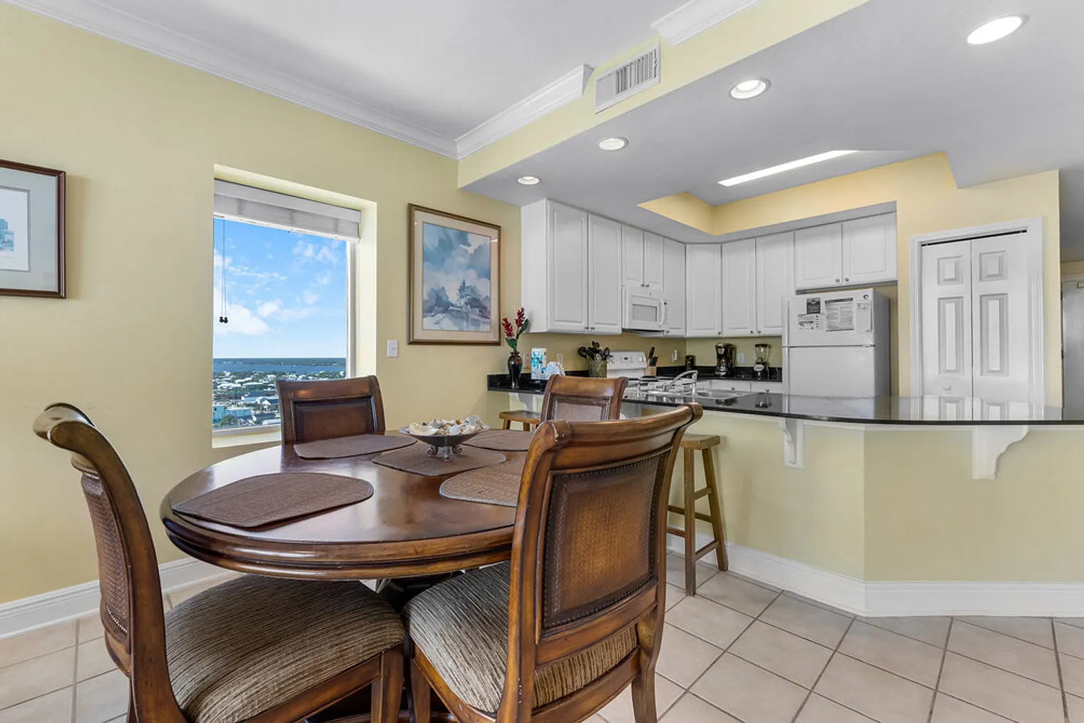 2 bed, 2.0 bath, 1227 sqft, $4,366 — Photo 4