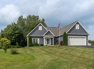 6220 Holly Creek Dr, Ontario, NY 14519