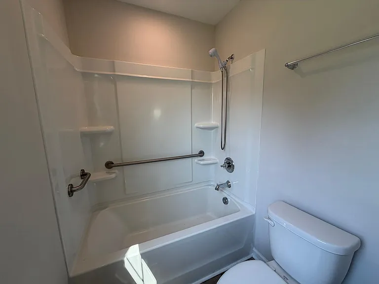 110 Henry St — Photo 15