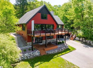 2104 Apple Hill Dr, Traverse City, MI 49686