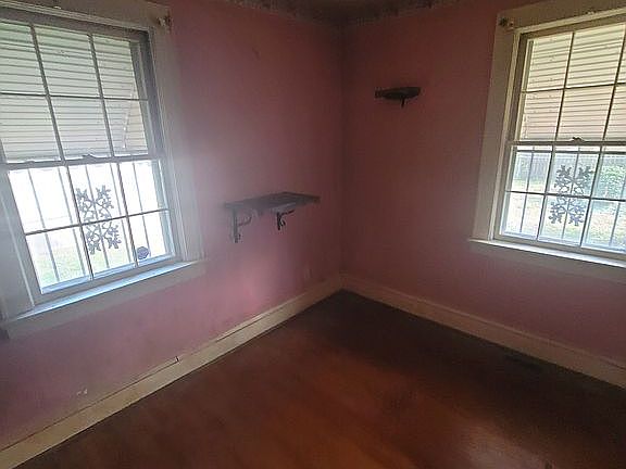 2nd image of 1707 Lansing Ave