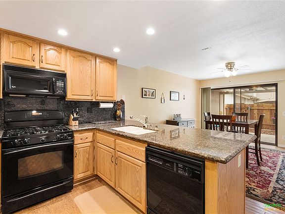 5th image of 10131 Gayuba Ln