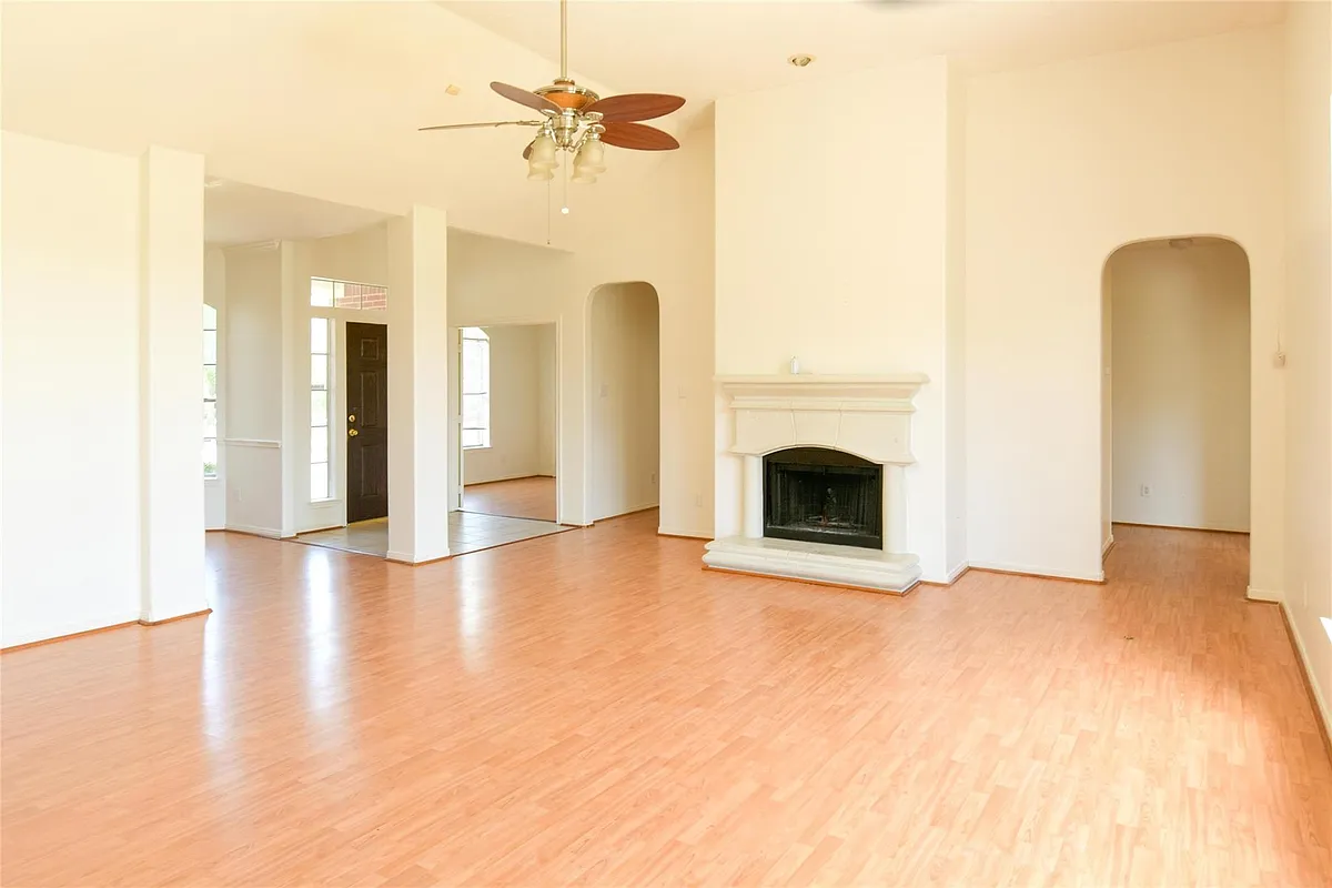Photo 2 of 21 - 14723 El Tesoro Dr - Houston, TX Building Photo - 14723 El Tesoro Dr