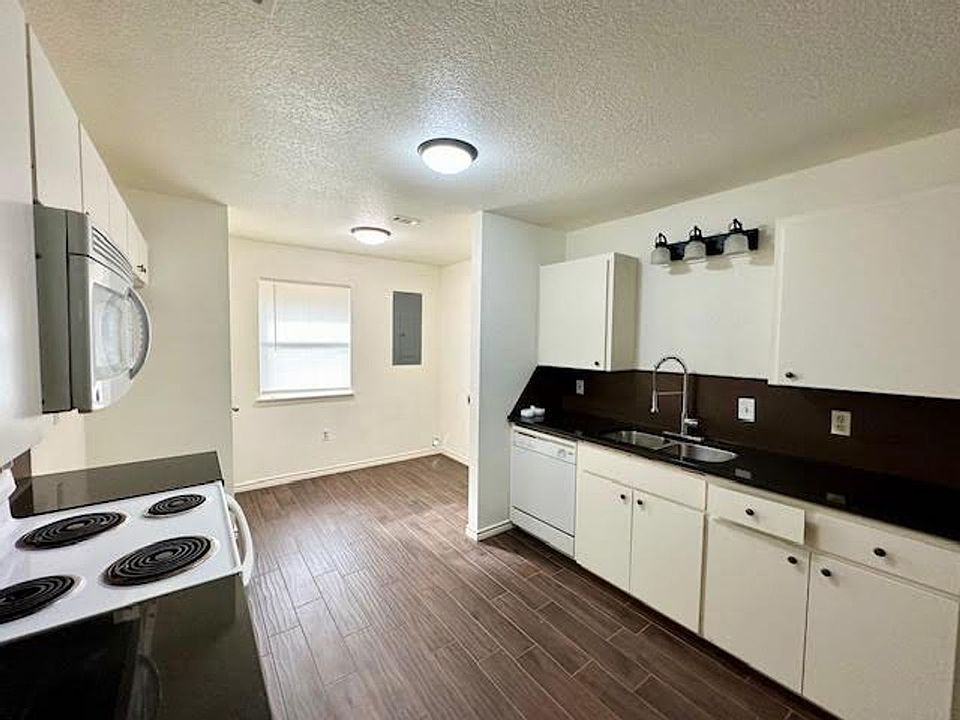 1st image of 110 Avenue E #C