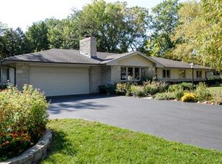 526 Shabbona Trl, Batavia, IL 60510