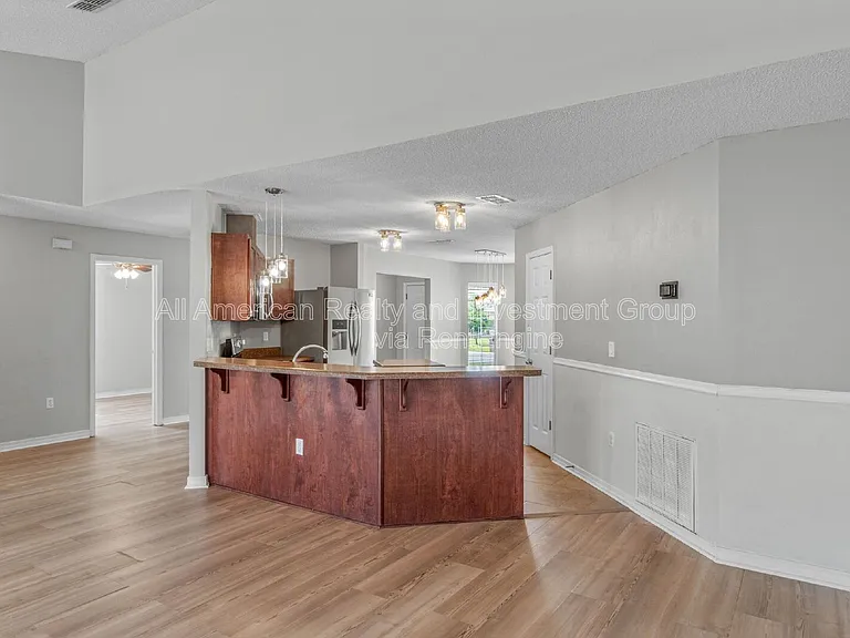 203 Citadel Ln — Photo 8