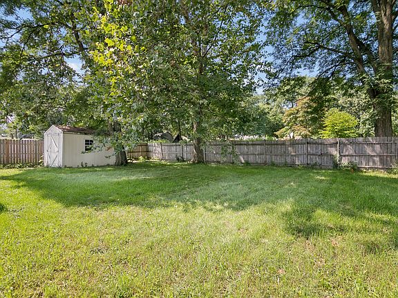 3rd image of 40 Wildwood Rd