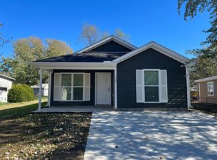 711 N Oak Ave, Webb City, MO 64870