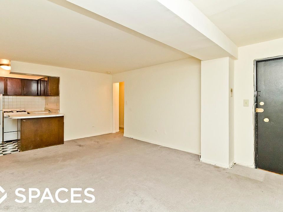 2nd image of 521 W Briar Pl #103SRE