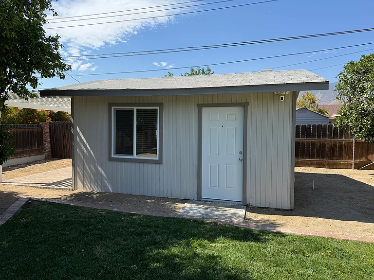 792 Bernard Way #B — Photo 2