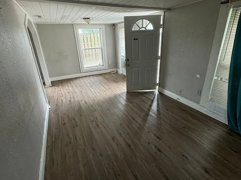 1035 N Davis Ave — Photo 19