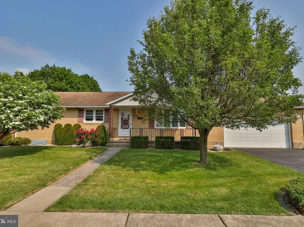 4385 Jay St, Whitehall, PA 18052