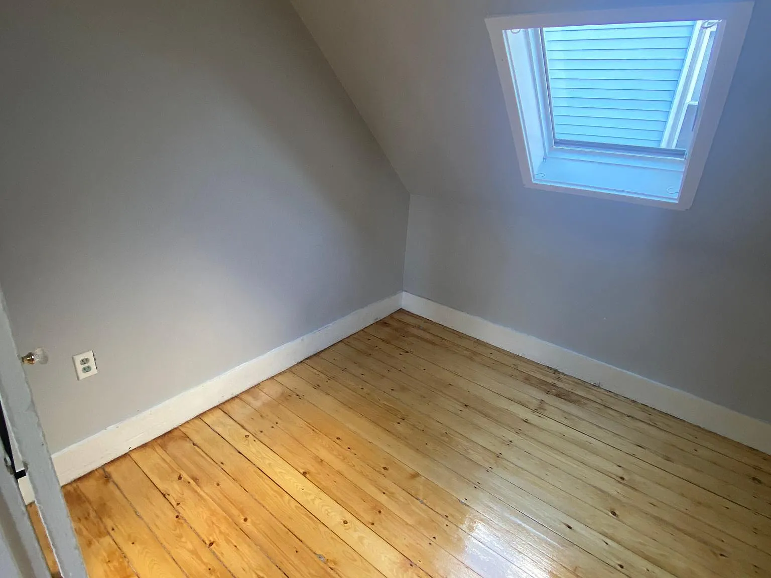 36 Hampshire St — Photo 2