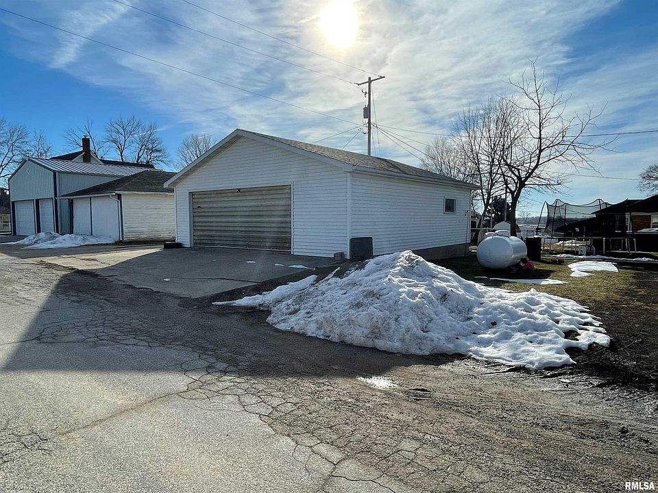 108 Main St, Lost Nation, IA 52254 Zillow