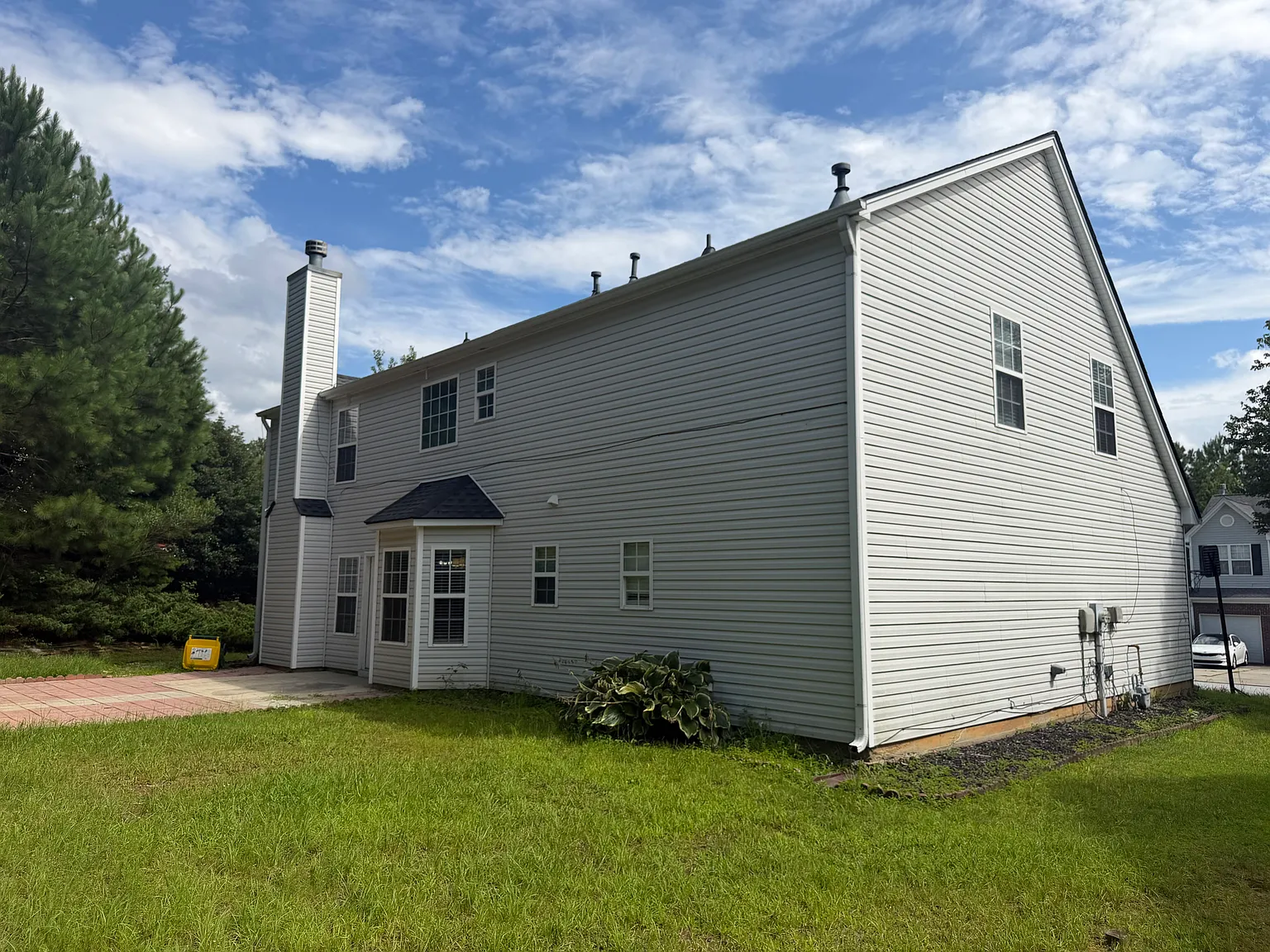4 bed, 2.5 bath, 2872 sqft, $2,800 — Photo 2