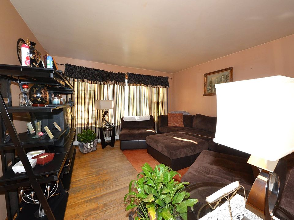 2nd image of 3411 S Union Ave