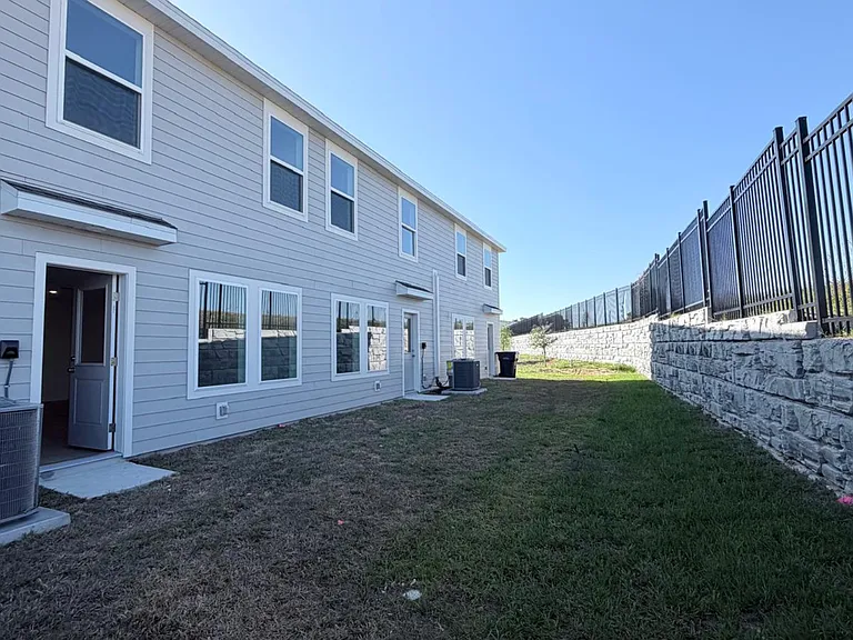 880 Lynx St — Photo 29