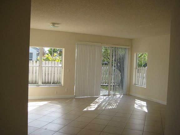 5th image of 18598 NW 22nd St