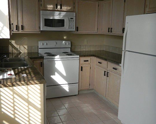 5th image of 2806 Lancaster Ct
