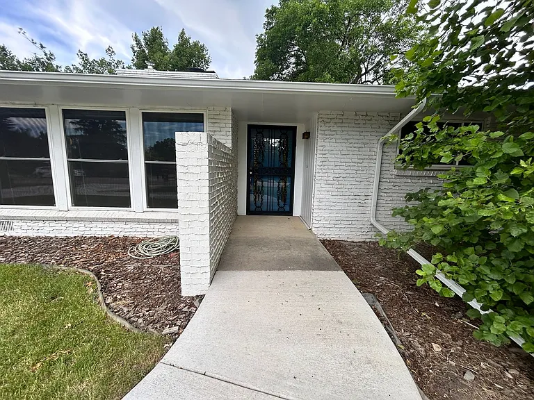 6820 Harvest Rd — Photo 3