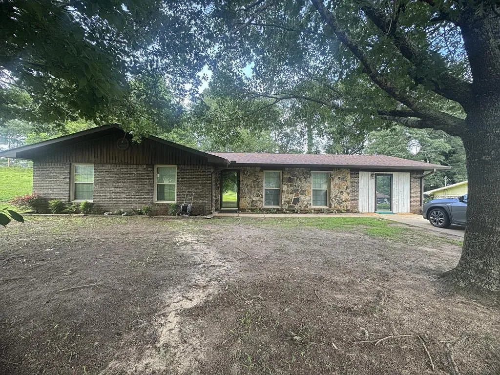 232 Yellowleaf Dr — Photo 3