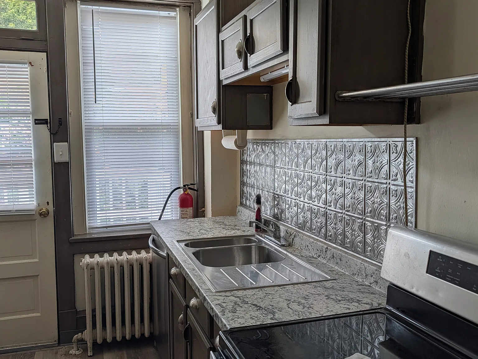 3 bed, 1000 sqft, $1,300 — Photo 3