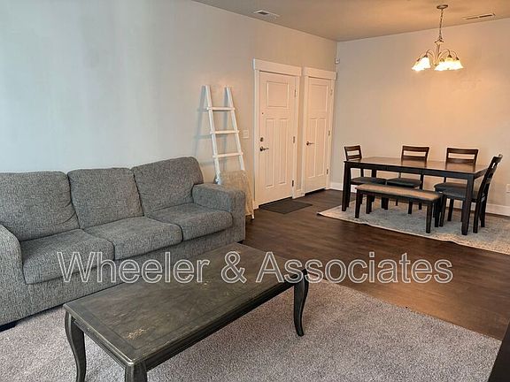 3rd image of 47 W Silver Springs Dr