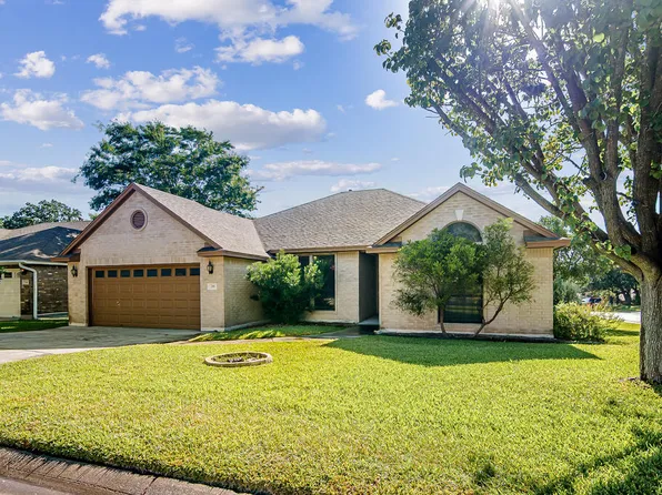 216 Meadow Brook Dr, Fredericksburg, TX 78624