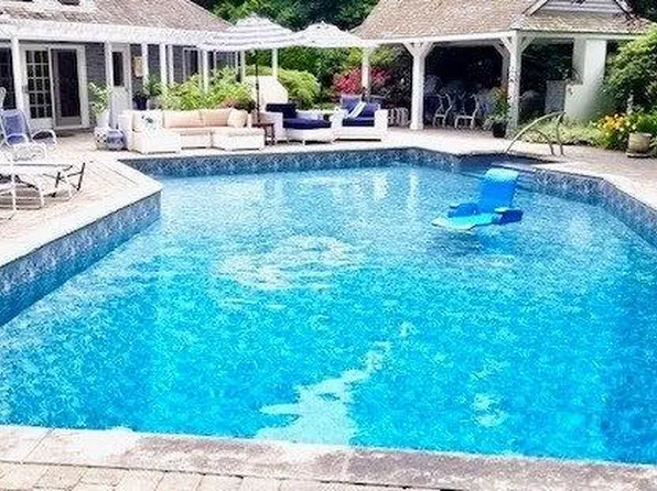 515 Montauk Highway, Westhampton Beach, NY 11978