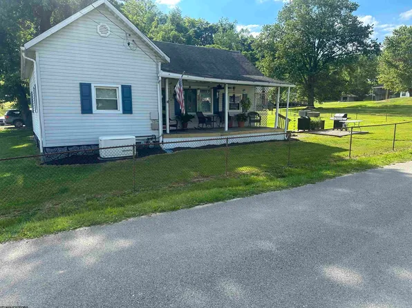 102 3rd St, Enterprise, WV 26568
