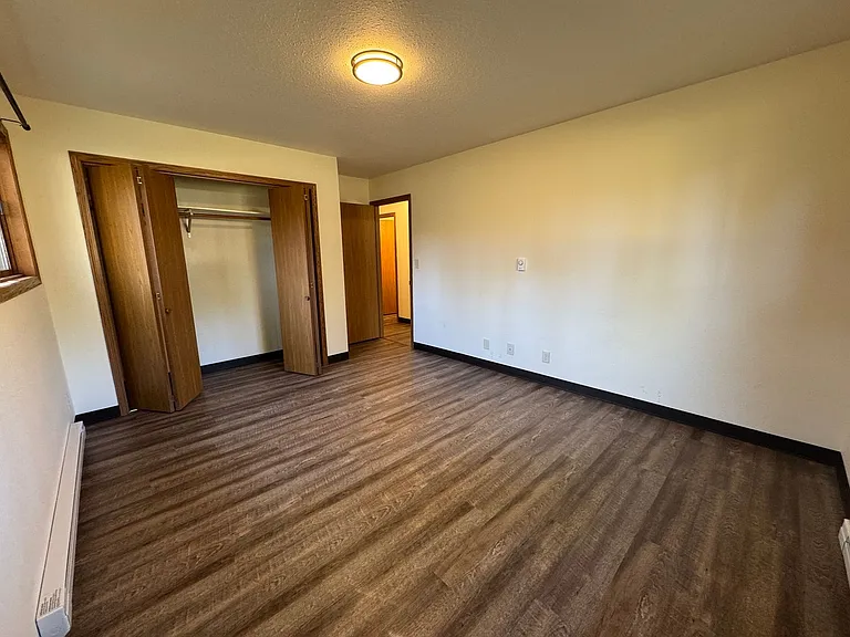 302 Balsam St — Photo 9