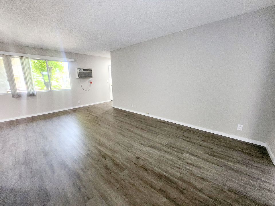 1st image of 400-412 N Serrano Ave #209