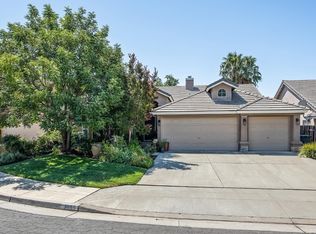 2955 E Pryor Dr, Fresno, CA 93720