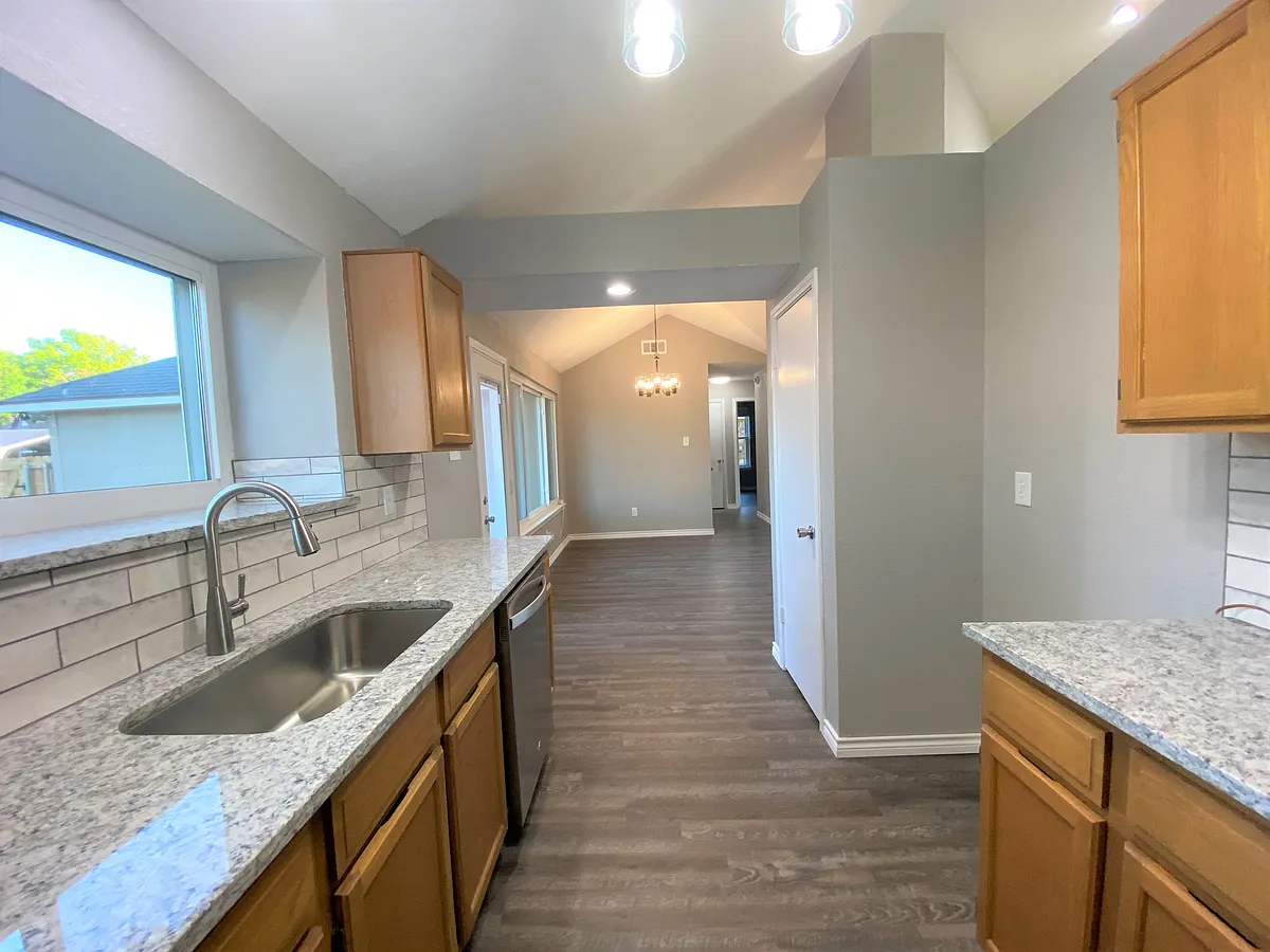 Building Photo - 4010 Drakestone Ave