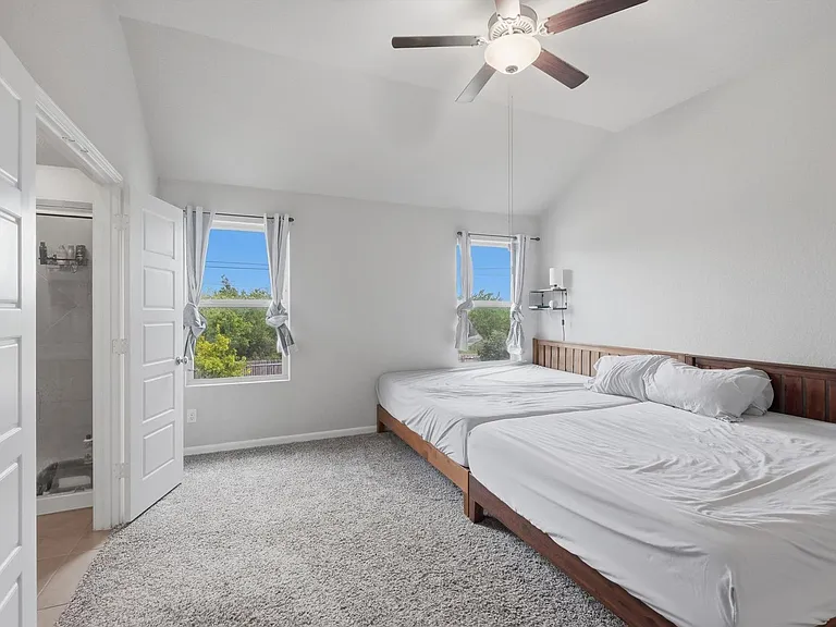7102 Emerald Valley — Photo 23