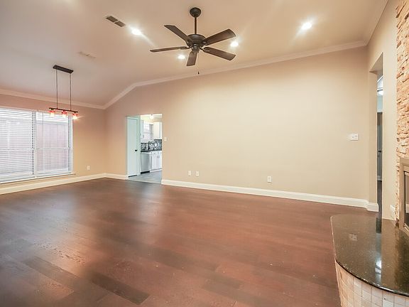 4th image of 10824 Deauville Cir N