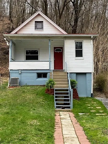 238 Hickory St photo 1