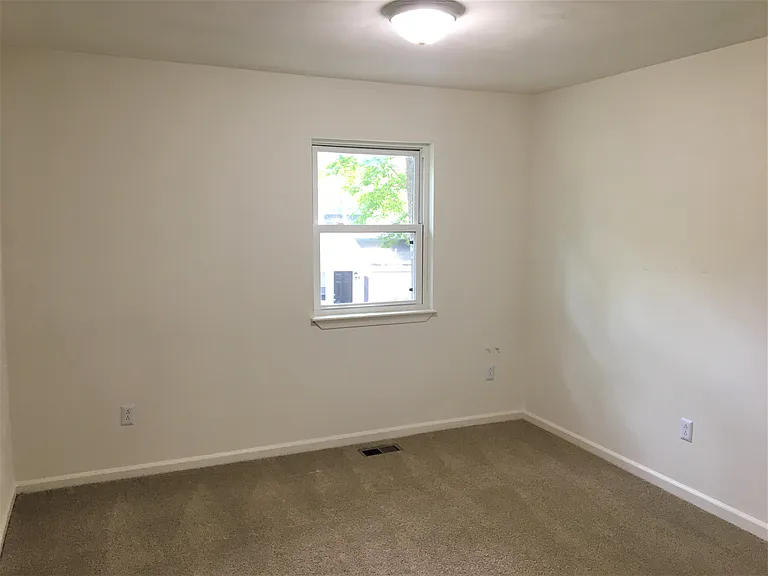 414 Sedgewick Ct — Photo 15