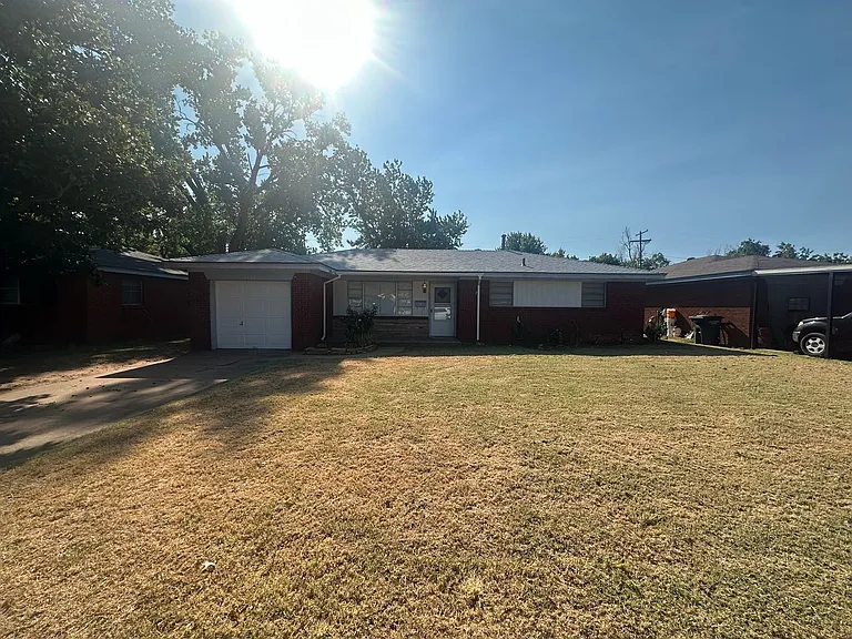 2524 Eagle Dr — Photo 1