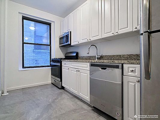 4th image of 44 Bennett Ave #30