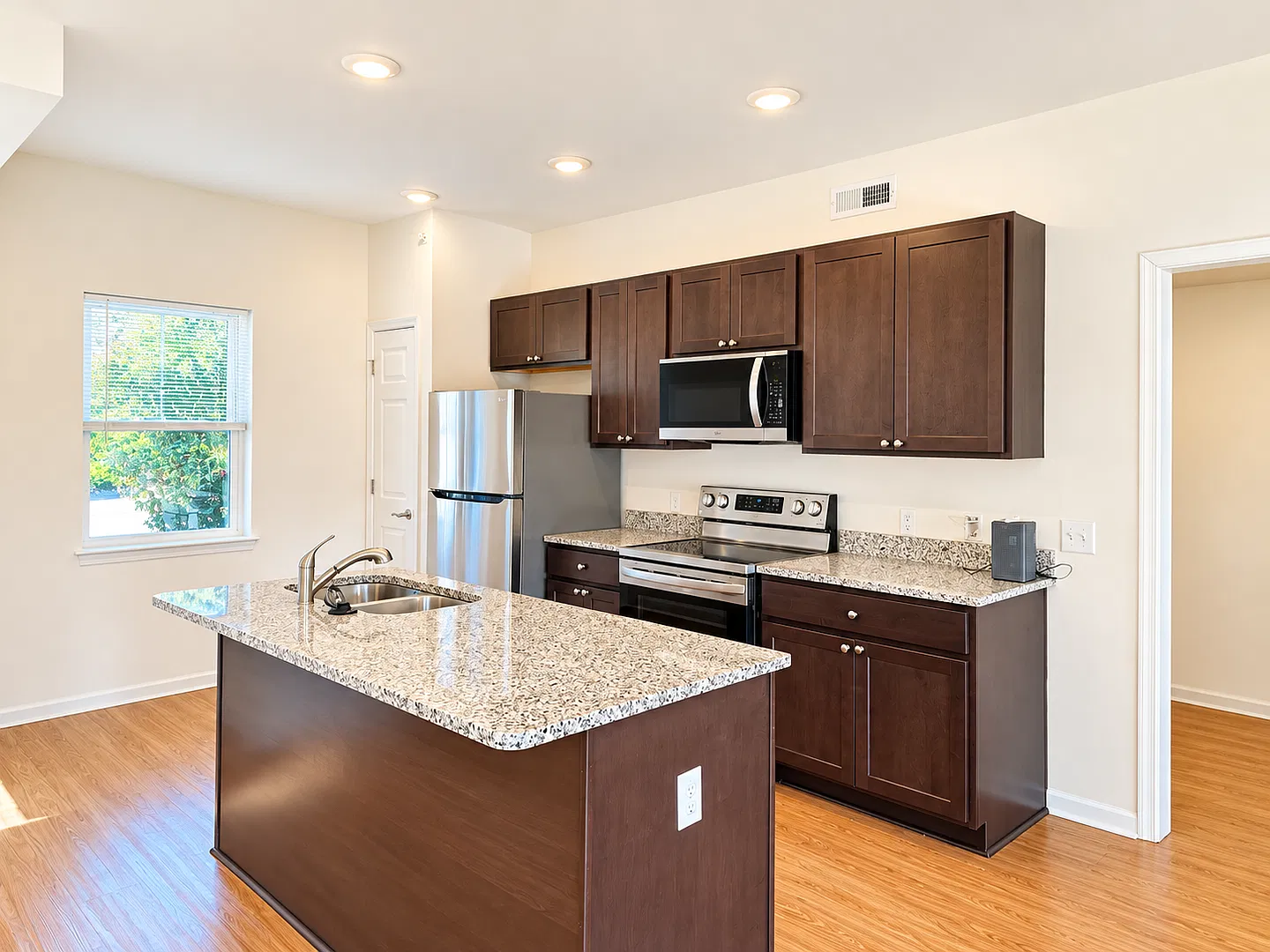 2 Bed 2 Bath Condo's for Rent — Photo 3