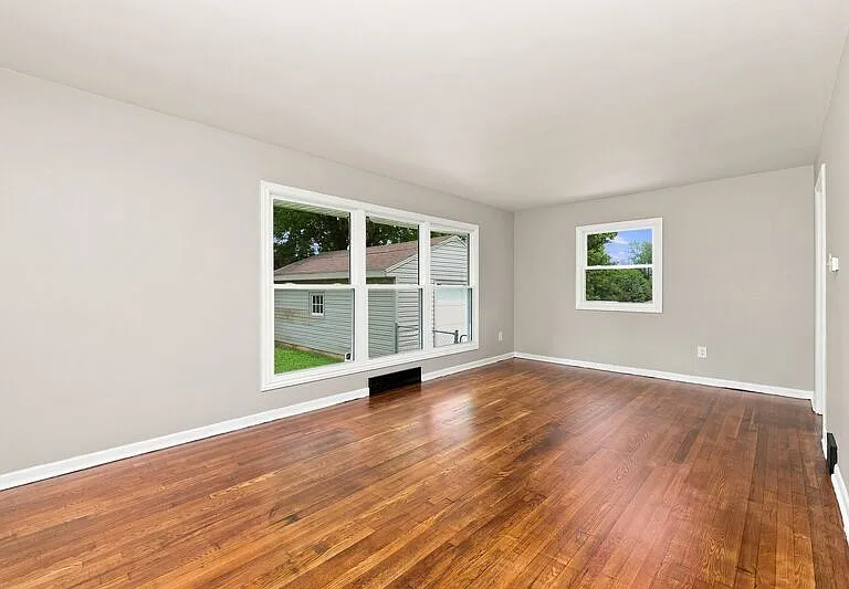 248 Canterbury Dr — Photo 4